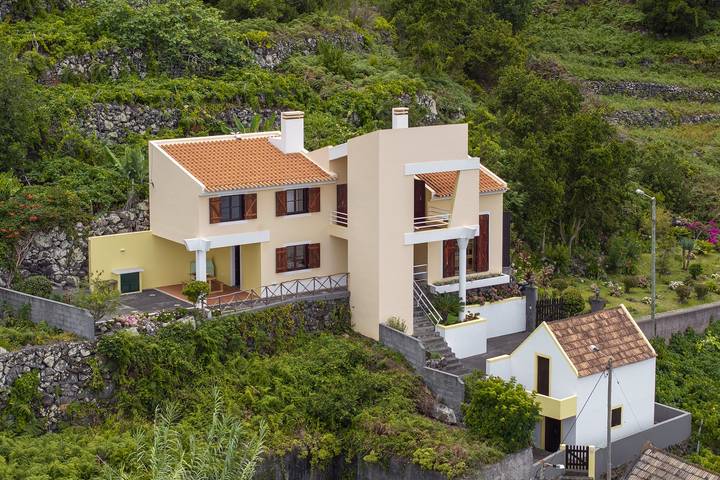 Casa de férias para 4 pessoas, com varanda, adaptado a crianças em São Vicente (Madeira)