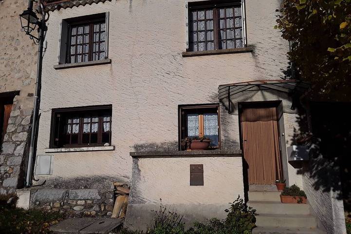 Maison de village belle vue à proximité de sentiers de randonnées in Antonaves, Val-Buëch-Méouge