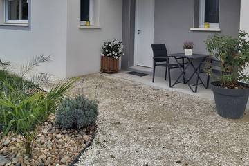 Gîte pour 8 personnes, avec jacuzzi ainsi que terrasse et jardin à Salignac-sur-Charente