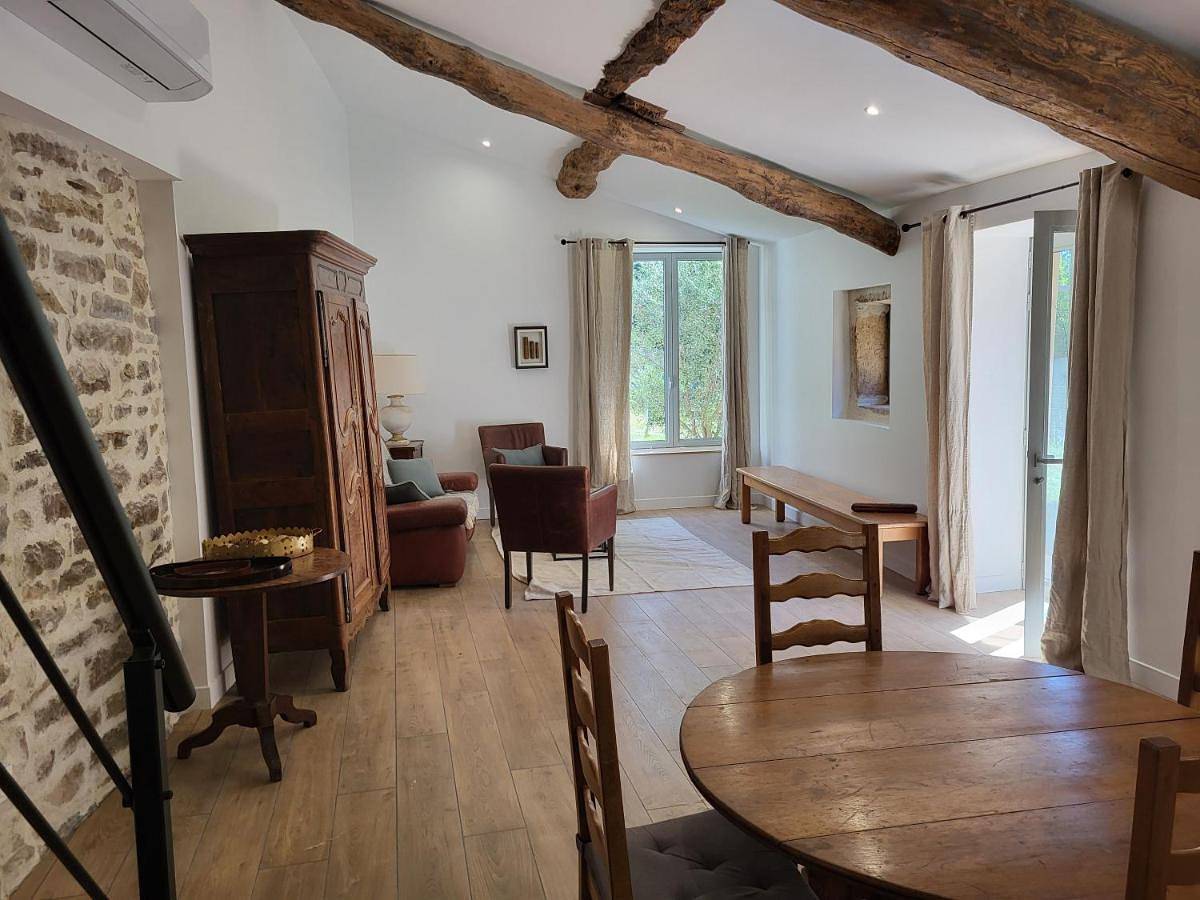 Appartement entier, Two-Bedroom Apartment in Albigny-sur-Saône, Lyon et ses environs
