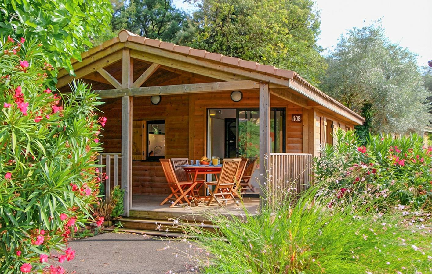 Acogedor apartamento con piscina, garaje y WiFi, a 2 km de Solliès-Pont in Solliès-Toucas, Region de Toulon