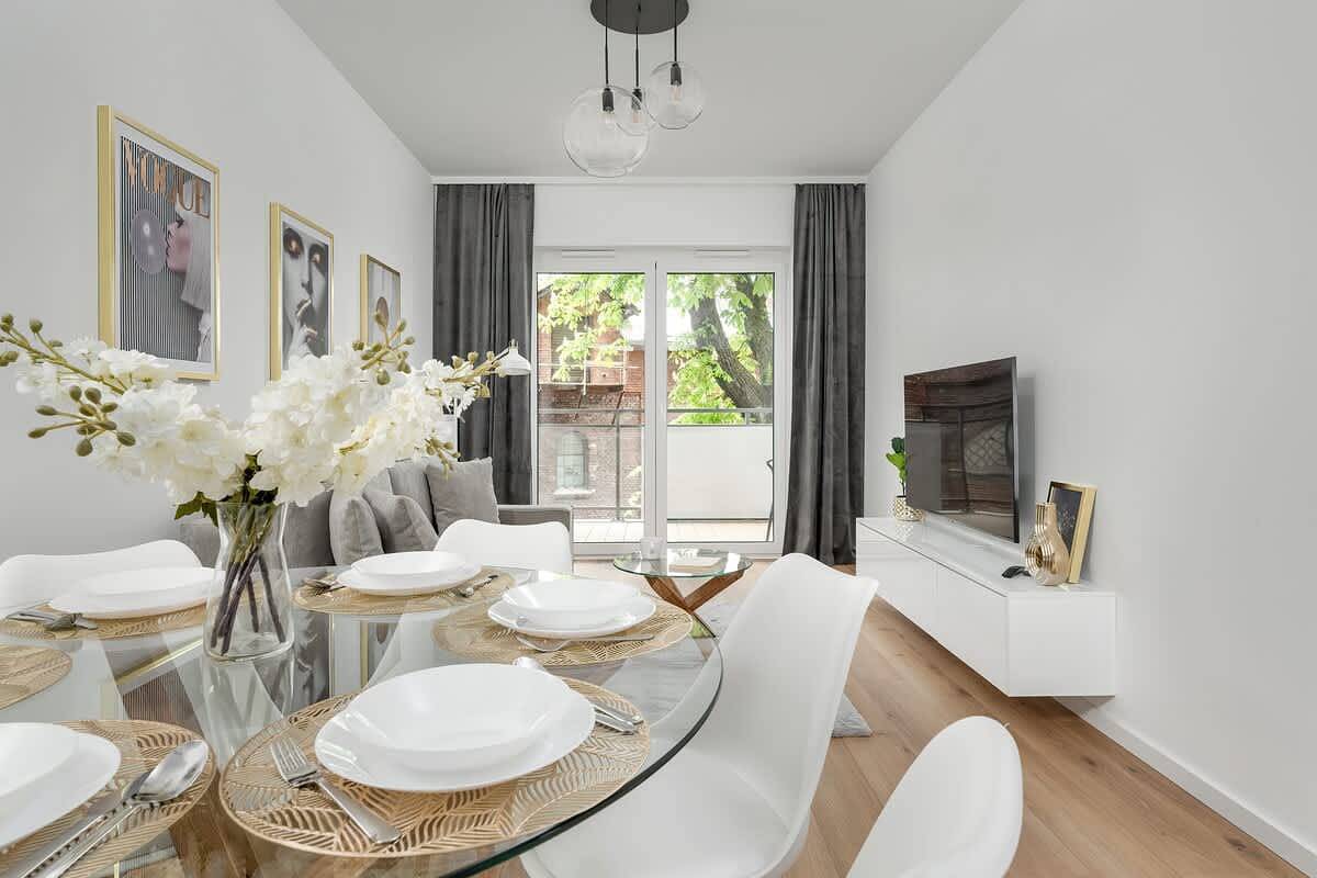 Entire apartment, Stylish Apartment in Wroclaw | Parking and Balcony in Wrocław, Lower Silesia