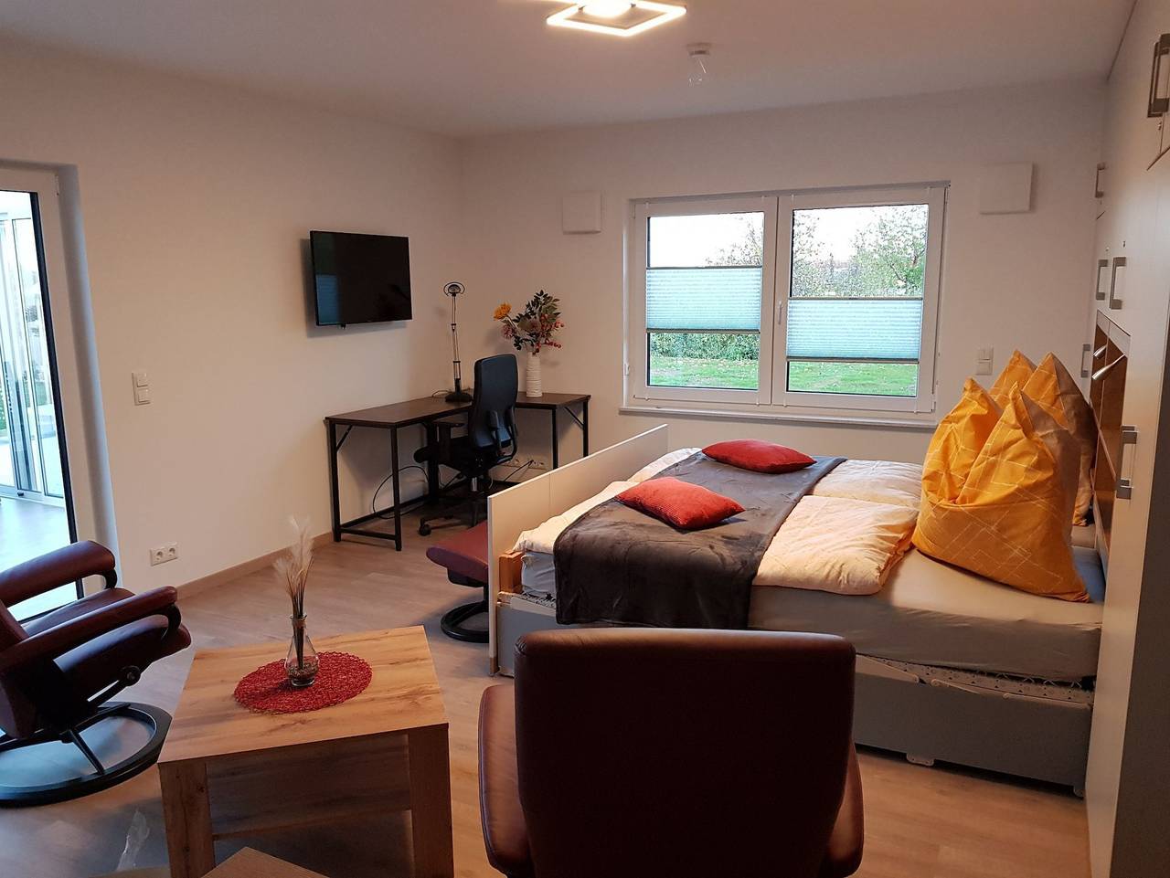 Ganze Ferienwohnung, Apartment Wachsenburgblick - Fewo mit komb.Wohn-Schlafraum, Küche,Bad mit Dusche+Wc und Wintergarten,Eg,54m² in Arnstadt, Thüringer Kernland