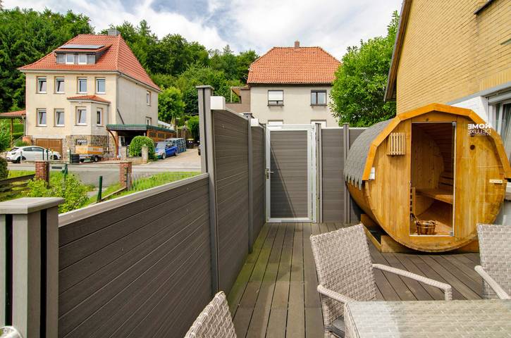 Hel lejlighed, Apartment 'Harzblick am Waldesrand' with Mountain View, Private Terrace & Sauna in Harzvorland