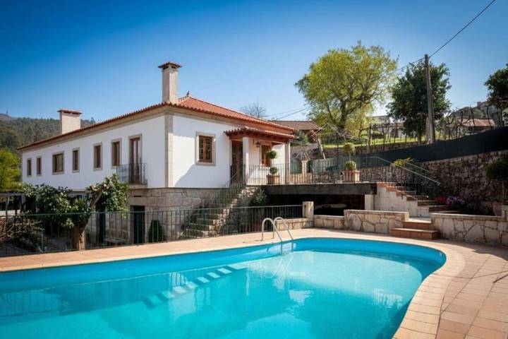 Location de vacances pour 8 personnes, avec piscine ainsi que vue et jardin dans Ponte da Barca - 4
