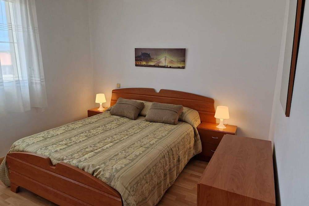 Apartamento entero, Chalet  De 5 Apartamentos Individuales in Santa Cruz de Bezana, Costa de Cantabria
