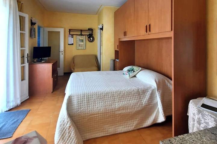 Ganze Wohnung, Schöne Einzimmerwohnung mit Parkplatz; nur wenige Schritte bis zum Strand. in Carmine Inferiore, Comune di Cannobio