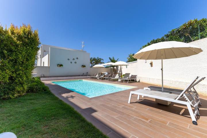 Appartement entier, Appartement avec vue sur piscine, Wi-Fi et climatisation in Ragusa, Province de Ragusa