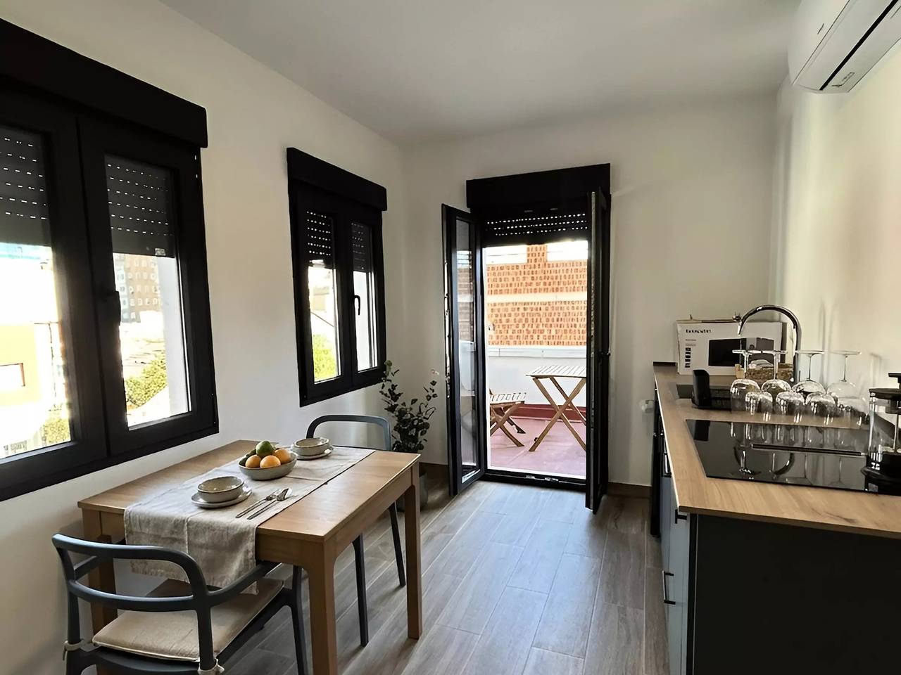 Apartamento entero, 3 estancias 3 Personas in Parque de las Avenidas, Madrid