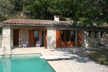Cottage pour 5 personnes, avec terrasse et jardin à Fayence