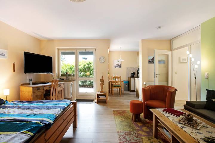 Ganzes Studio, Nah am Meer - Einzimmerapartment "Sonnengruß am Strand" mit Meerblick & Terrasse in Eckernförde, Rendsburg-Eckernförde