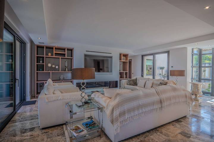 Gîte pour 10 personnes, avec piscine et jardin, adapté aux familles dans Plage de la Nartelle - 4