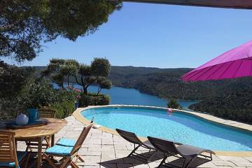 Location de vacances pour 6 personnes, avec terrasse et jardin dans Lac d'Esparron