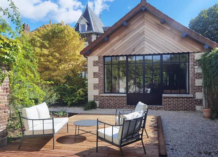 Gîte pour 3 personnes, avec Jacuzzi et Terrasse ainsi que Jardin et Piscine à Pont-Sainte-Maxence