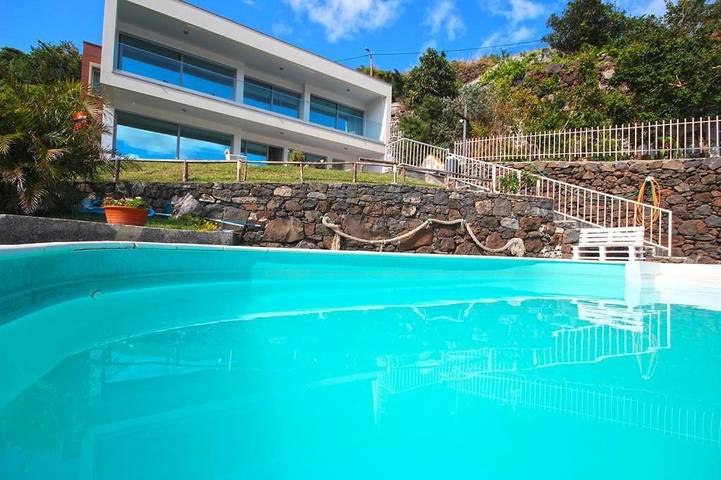 Villa para 4 pessoas, com Varanda e Terraço e ainda Jardim and Piscina em Santa Cruz