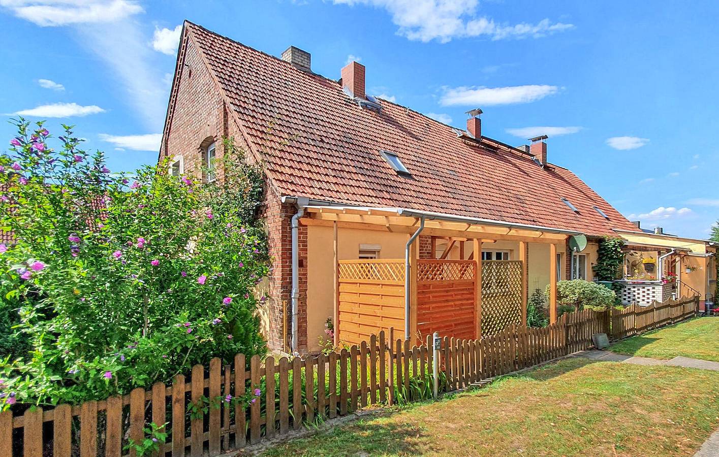 Ganze Ferienwohnung, Gemütlicher Rückzugsort am See mit Terrasse, Parkplatz und TV in Grabowhöfe, Mecklenburgische Seenplatte