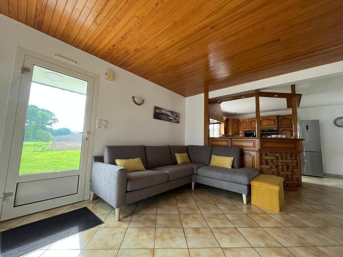 Four-Bedroom House in Lanouée, Région de Pontivy