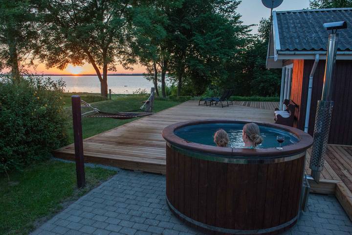 Ferieudlejning for 7 personer, med terrasse og udsigt såvel som have og søudsigt, husdyr tilladt i Holbæk