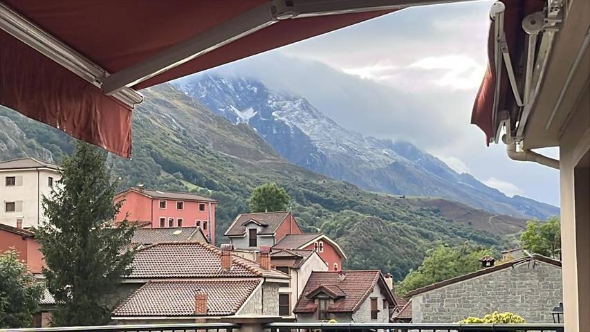 Hôtel pour 2 personnes, avec balcon et vue dans Sotres - 2