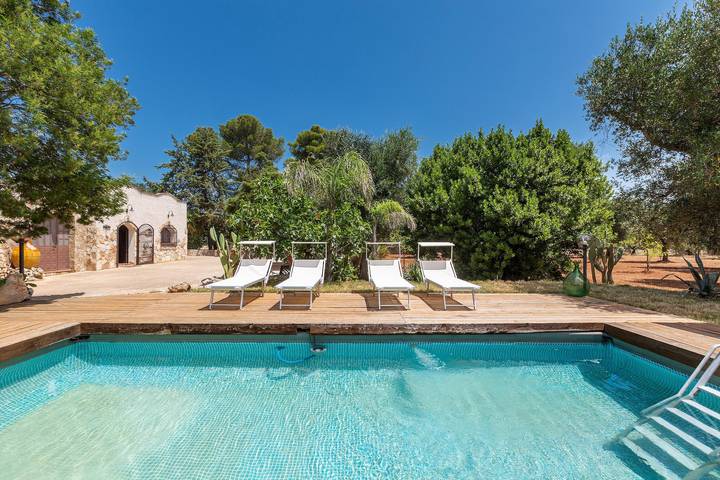 Trullo per 8 persone, con Giardino e Piscina a San Michele Salentino