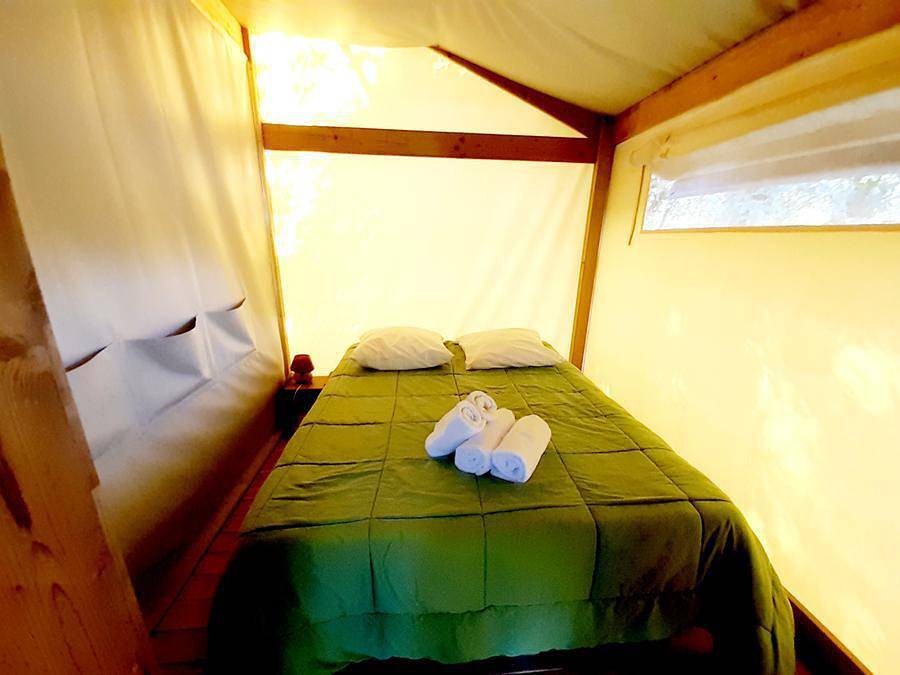 Camping la Venise Verte - Tente en toile et en bois 4 personnes - Ecolodge Toile & Bois 30m² (2 chambres - 4 personnes) dont terrasse couverte 8m² - Sans sanitaires in Coulon, Région de Niort