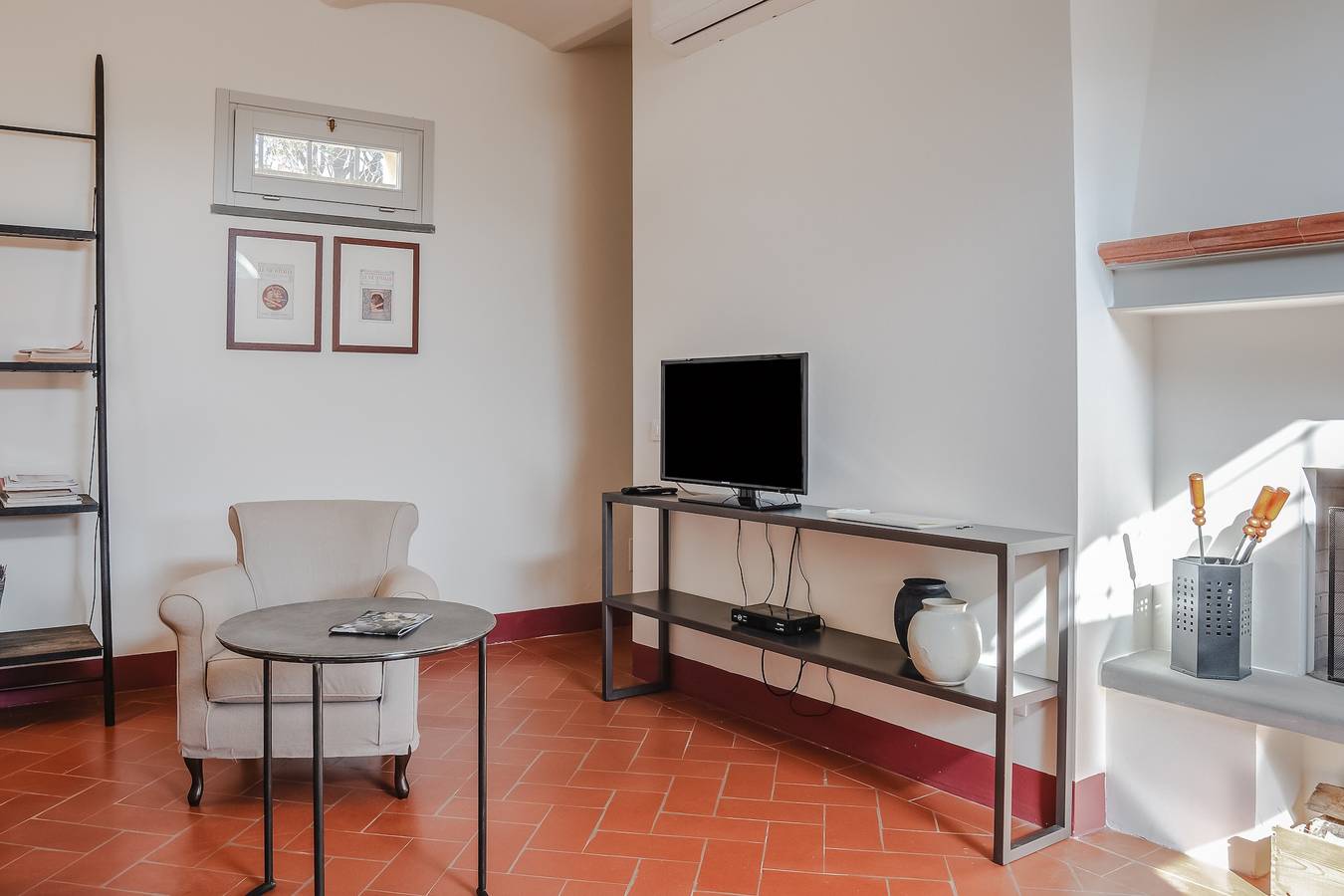 Ganze Wohnung, Ferienhaus 'Magazzino 1' mit Gemeinschaftspool, Wi-Fi und Klimaanlage in Arezzo Provinz