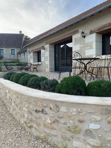 Cottage pour 14 personnes, avec terrasse et piscine ainsi que vue et jardin à Fléré-la-Rivière