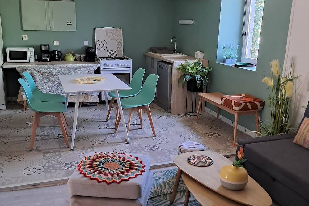 Entire apartment, Apartment located in condominium camping, river access, park... train le Mastrou in Tournon-sur-Rhône, Tournon-sur-Rhône region