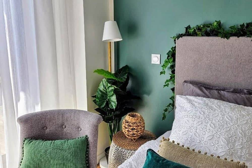 Appartement entier, \"Studio Vert\": esprit forêt provençale in Éguilles, Côte méditerranéenne (France)