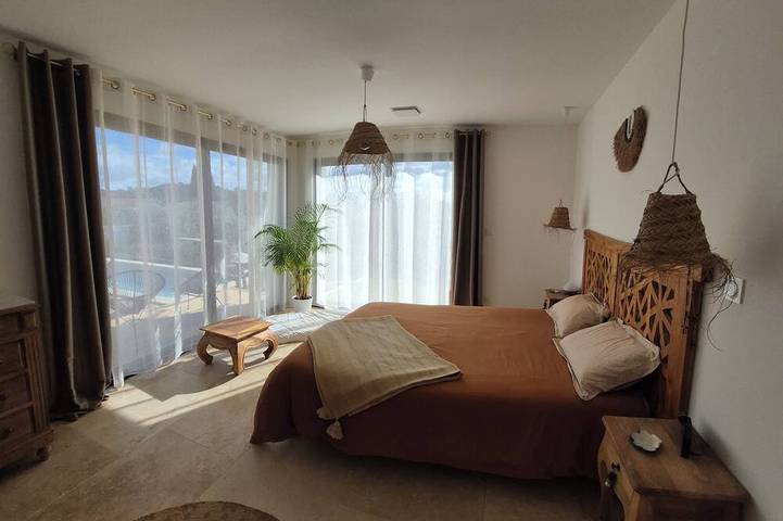 Location de vacances pour 8 personnes, avec jardin ainsi que jacuzzi et terrasse à Chusclan - 3