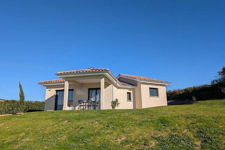 Location de vacances pour 6 personnes, avec jardin, animaux acceptés à La Roche-Vineuse