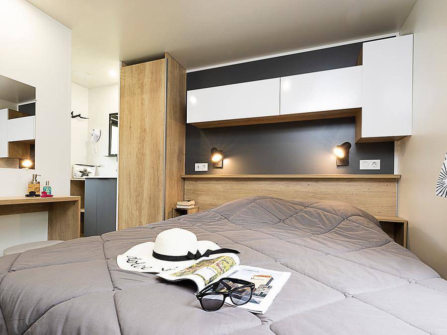 Camping Sites et Paysages - Les Hirondelles  - Mobilheim 6 personen - Premium Lacave - (2 Schlafräume) - Tv - Klimaanlage - Lv - 2 Bäder in Loupiac (Lot), Quercy
