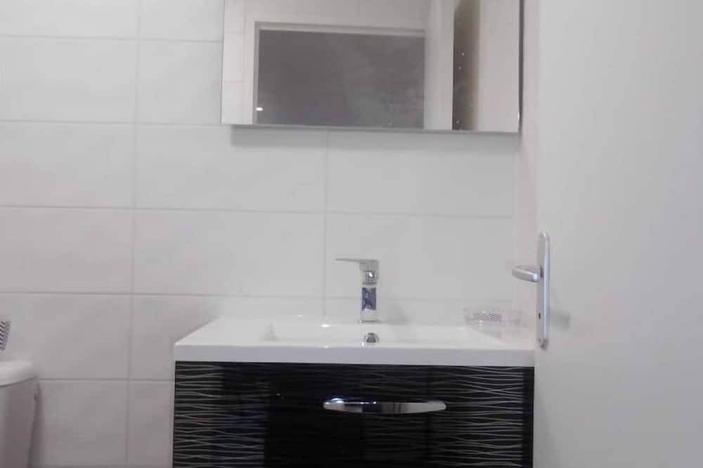 Entire apartment, Residence Valissou - Black and white apartment decoration in Châteauroux, Châteauroux region