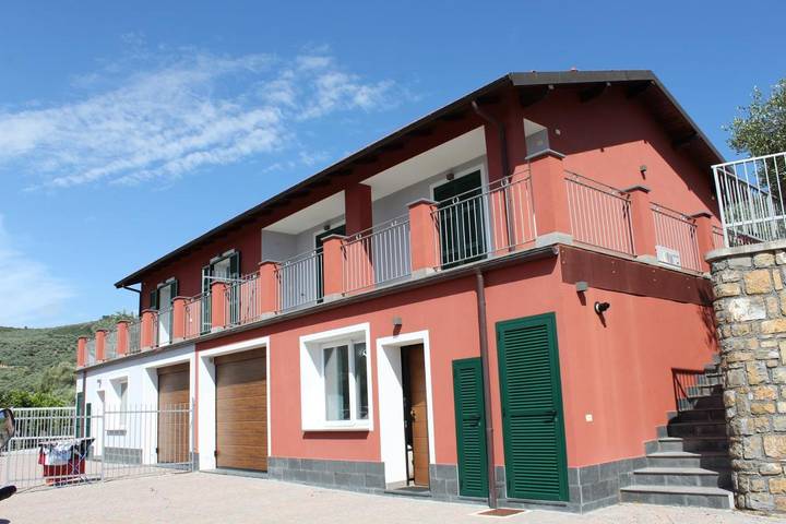 Villa pour 6 personnes, avec vue et jardin, animaux acceptés à Imperia - 4