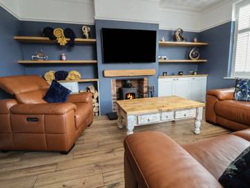 Log Cabin for 6 People in Conwy, Conwy region, Photo 2