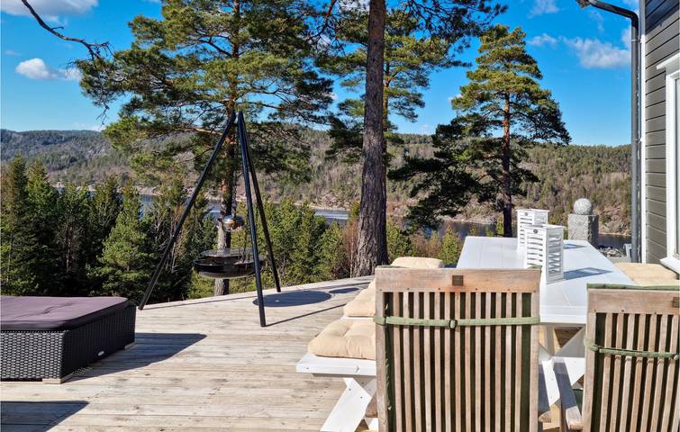 Ferienhaus für 8 Personen mit Terrasse in Risør