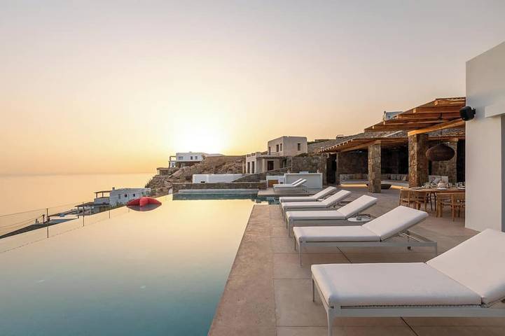 Villa for 24 people, with balcony in Agios Stefanos