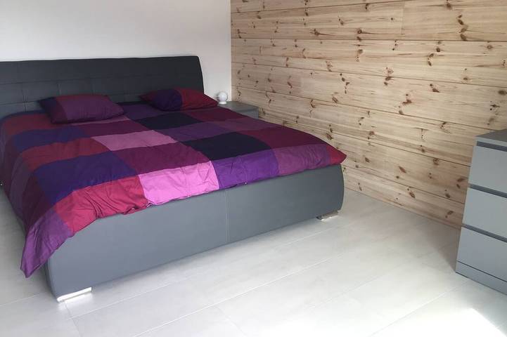 Entire apartment, Independent studio with terrace and magnificent view on the mountains in Estavannens, Bas-Intyamon