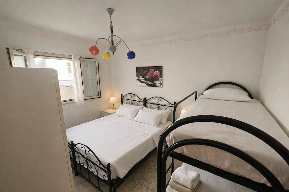 Appartement entier, Beach House 50m from the Sea | 2 Bedrooms, 2 Bathrooms, Air Conditioning in Spiaggia di Torre Pali (Salve), Salve