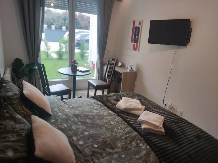 Gîte pour 2 personnes, avec terrasse et vue dans Aeroport Paris - Orly - 4