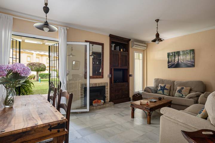 Wunderschönes Reihenhaus mit 3 Schlafzimmern in Novo Sancti Petri in Novo Sancti Petri, Chiclana de la Frontera