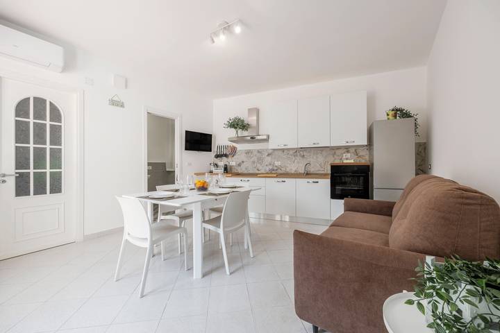 Ferienhaus 'Piazzetta Al Mare' mit Meerblick, Wlan und Klimaanlage in Spiaggia dell'Arenella, Palermo