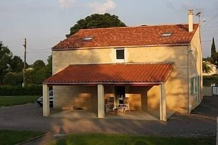 Location de vacances pour 8 personnes, avec Terrasse et Jardin à La Caillère-Saint-Hilaire