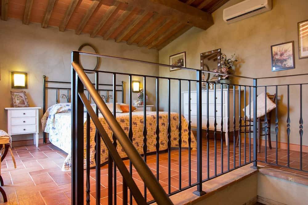Ganze Wohnung, Fewo in Lari, mit Klimaanlage und Terrasse, Pool, Restaurant, Wi-Fi, Dorfnah,Fr in Lari, Casciana Terme Lari