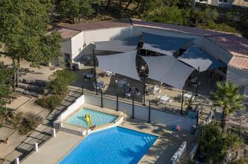 Gîte pour 4 personnes, avec jardin et piscine, animaux acceptés dans La Ceze La Roque Sur Ceze