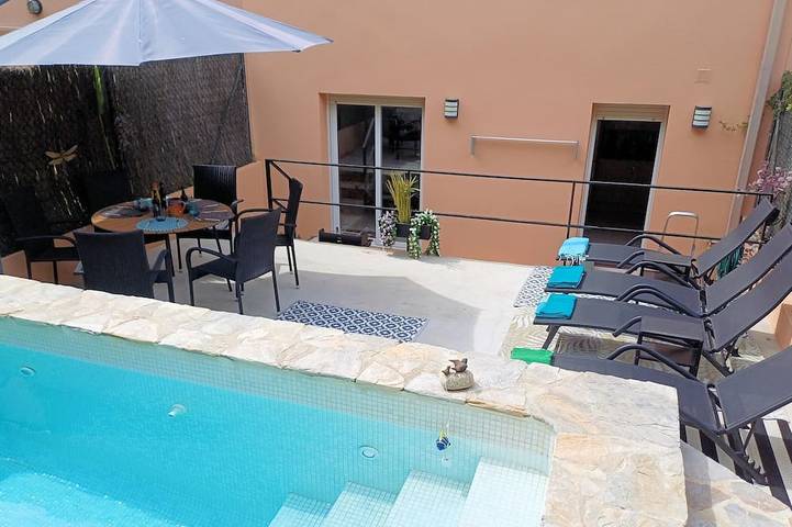 Gîte pour 8 personnes, avec terrasse et jardin