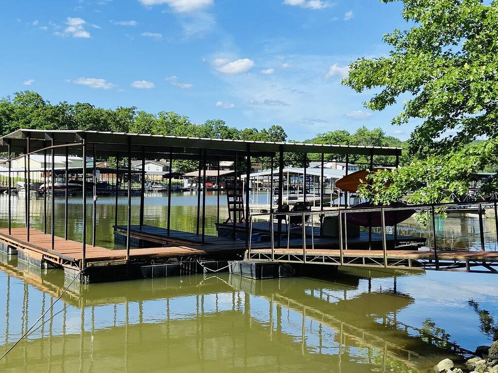 See der Ozarks, Haus 2 Schlafzimmer, 1 Bad, Seeseite mit Dock, in der Nähe der Stadt in Lake of the Ozarks