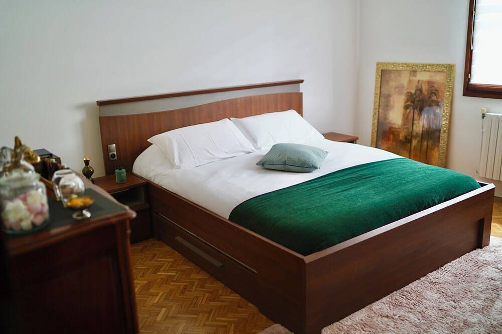 Private room on the heights of Hendaye. in Hendaye, Bayonne region