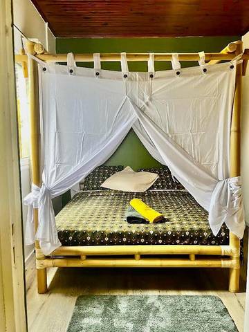 Chambre d’hôte pour 2 personnes, avec vue ainsi que jardin et terrasse dans Grands-Bois