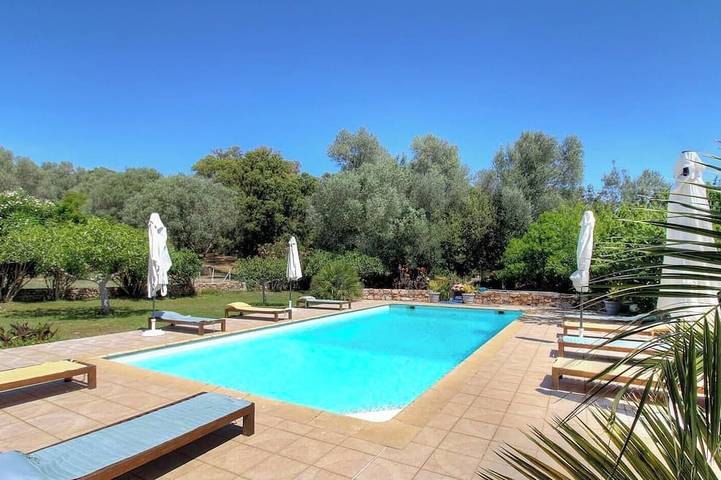Location de vacances pour 6 personnes, avec Jardin et Piscine à Porto-Vecchio